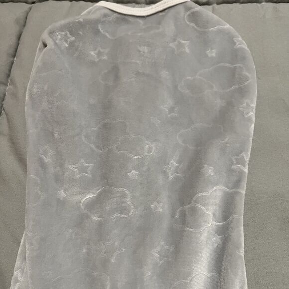 Swaddle Me Newborn NB Swaddling Sleep Sack Full Zip Soft Gray Stars & Clouds - Picture 7 of 8